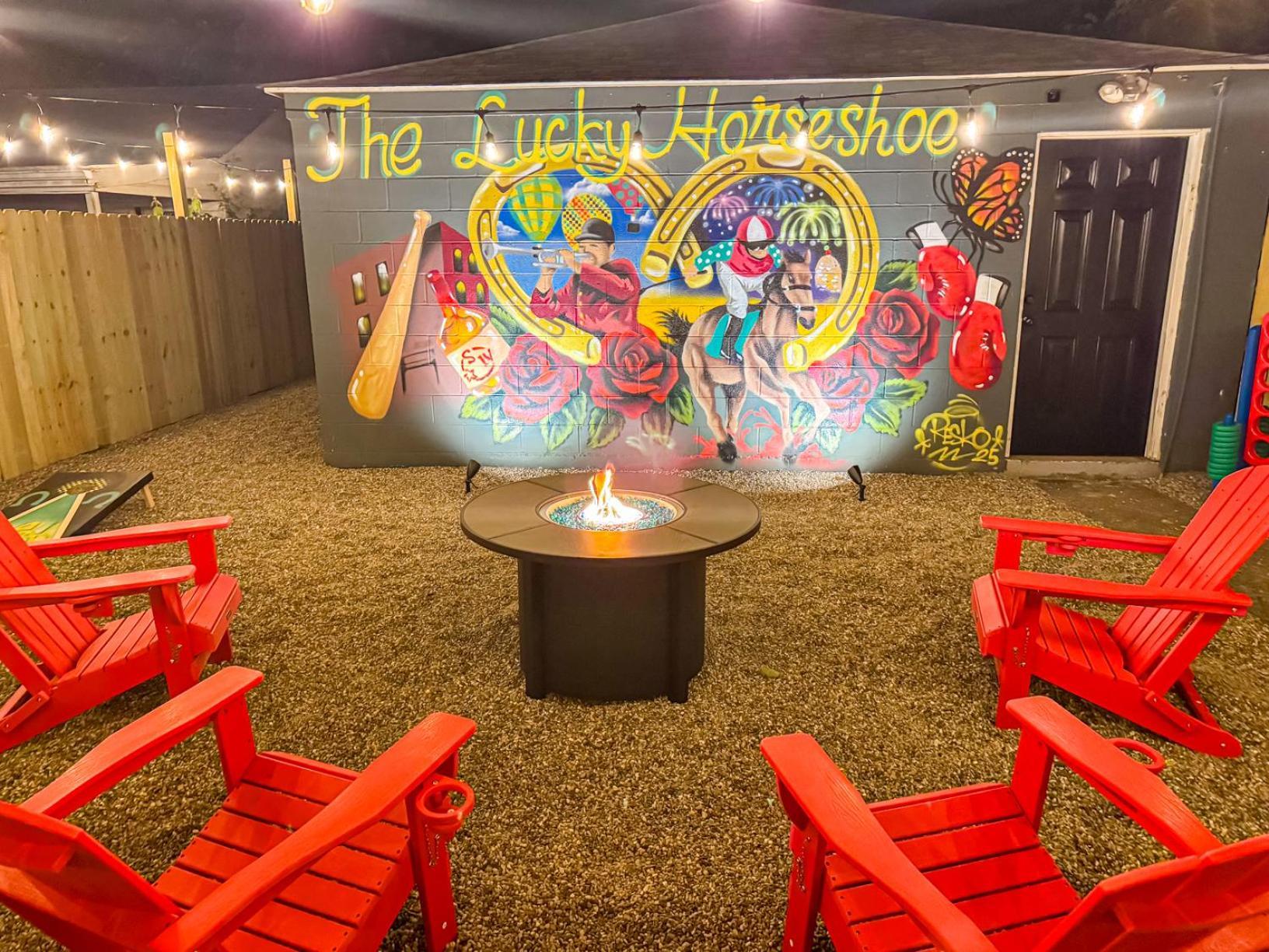 The Lucky Horseshoe Louisville Exterior photo